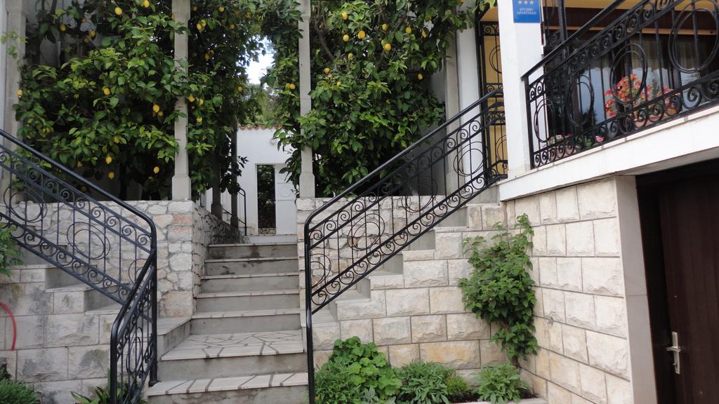 Guesthouse Apartment Bozica Bol Dış mekan fotoğraf